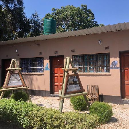 Хостел Lusaka Backpackers Екстер'єр фото