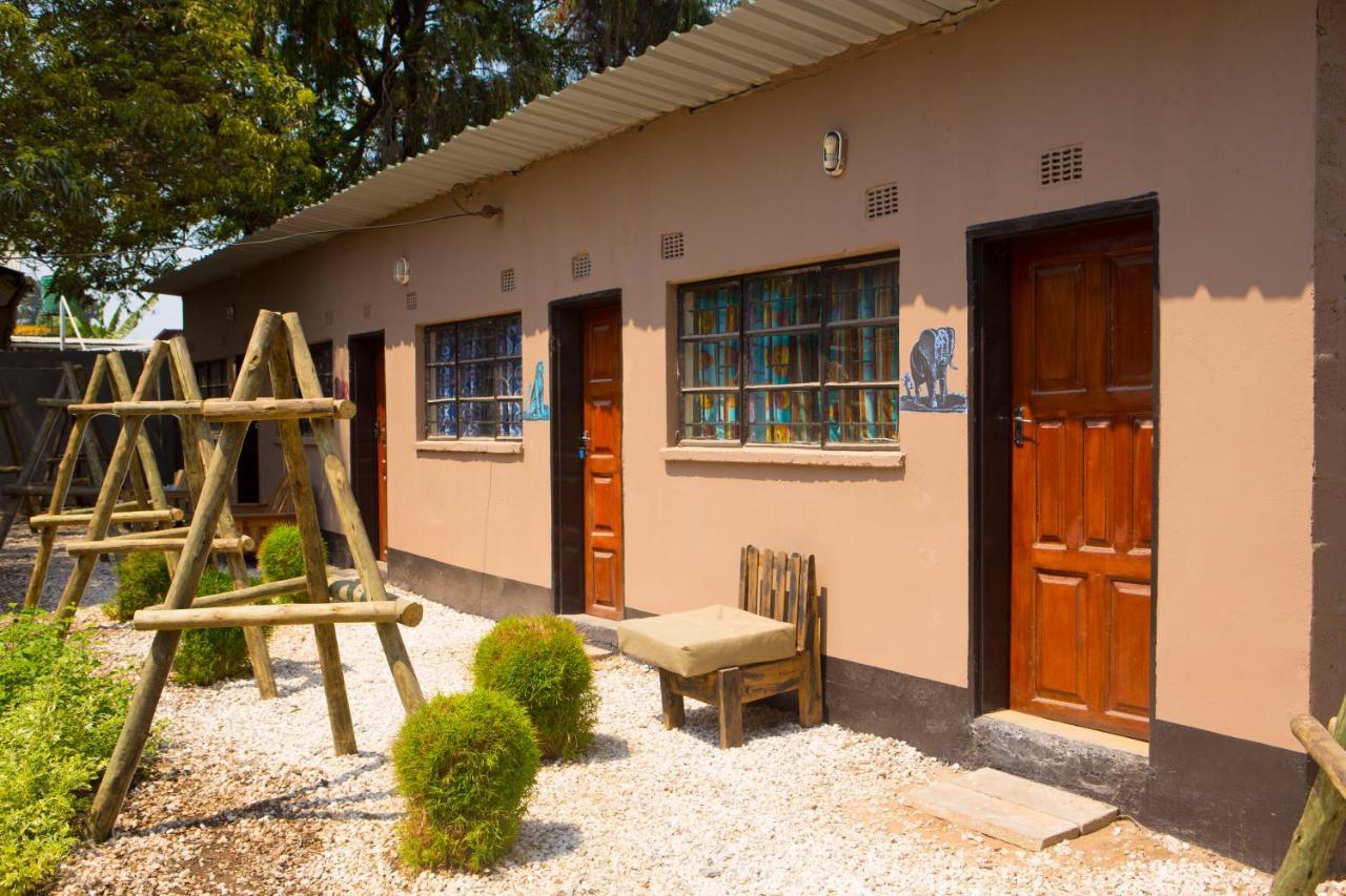 Хостел Lusaka Backpackers Екстер'єр фото