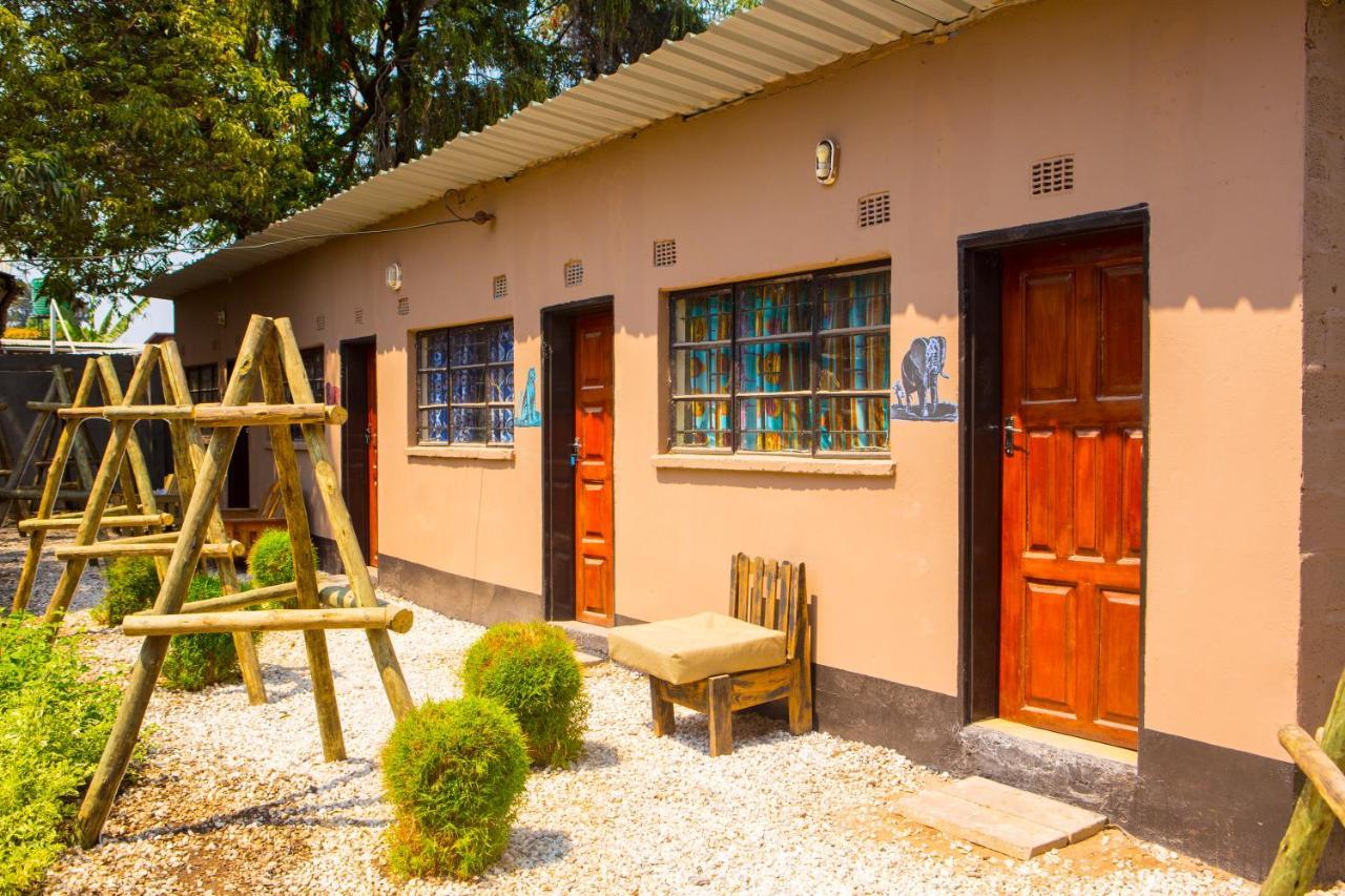Хостел Lusaka Backpackers Екстер'єр фото